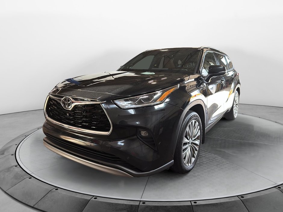 2022 Toyota Highlander in Jonquière, Quebec - w940px