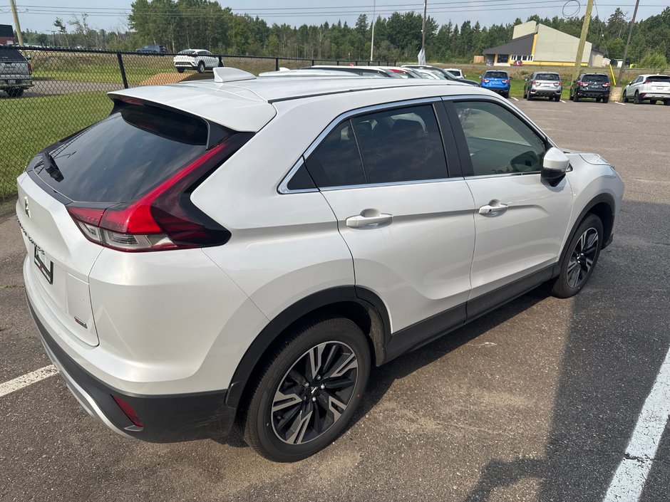 2025 Mitsubishi ECLIPSE CROSS SE-3