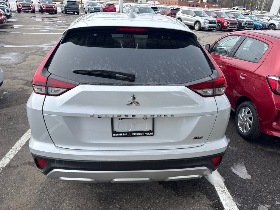 2025 Mitsubishi ECLIPSE CROSS SE-2
