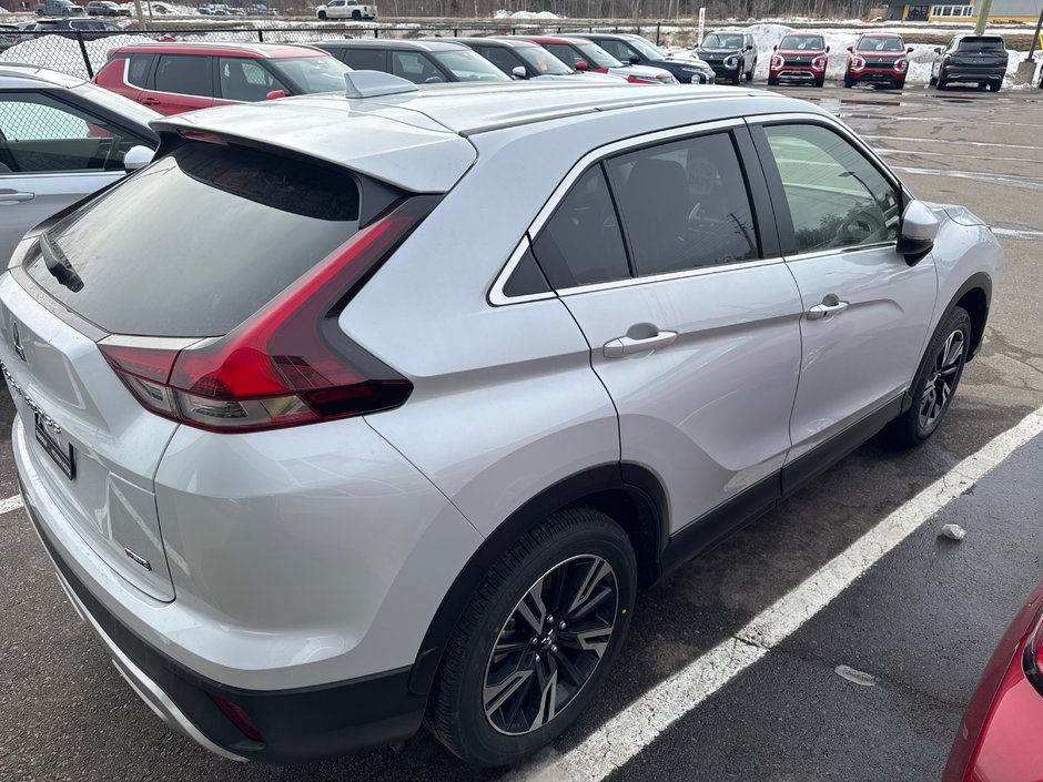 2025 Mitsubishi ECLIPSE CROSS SE-3