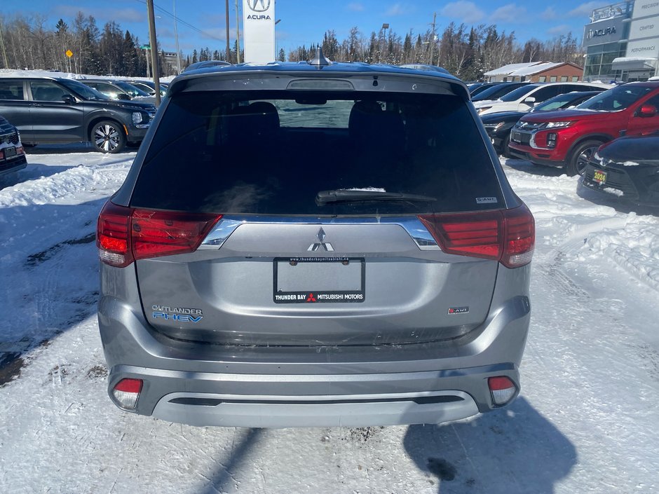 Mitsubishi Outlander PHEV LE 2020-4