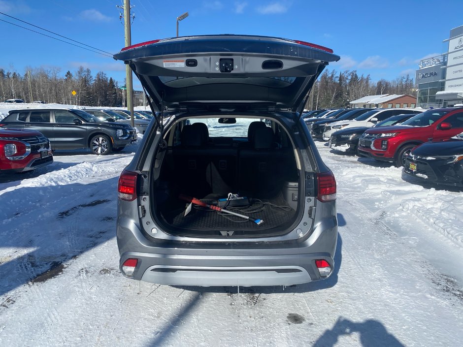 Mitsubishi Outlander PHEV LE 2020-6