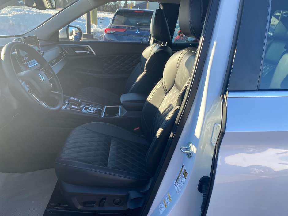 Mitsubishi OUTLANDER PHEV SEL 2023-8