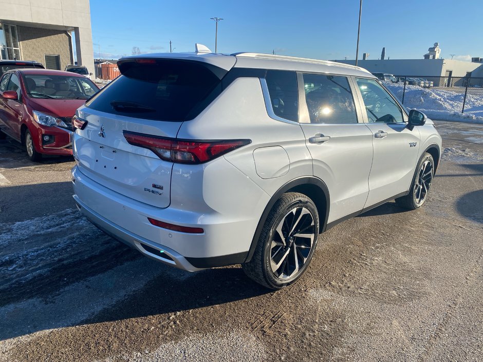 Mitsubishi OUTLANDER PHEV SEL 2023-3