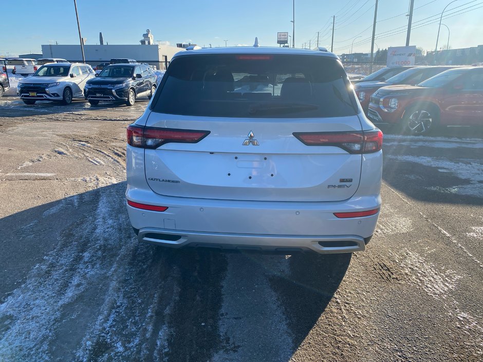 Mitsubishi OUTLANDER PHEV SEL 2023-4