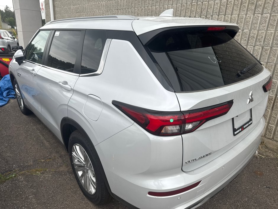 2025 Mitsubishi Outlander Plug-In Hybrid LSE-1
