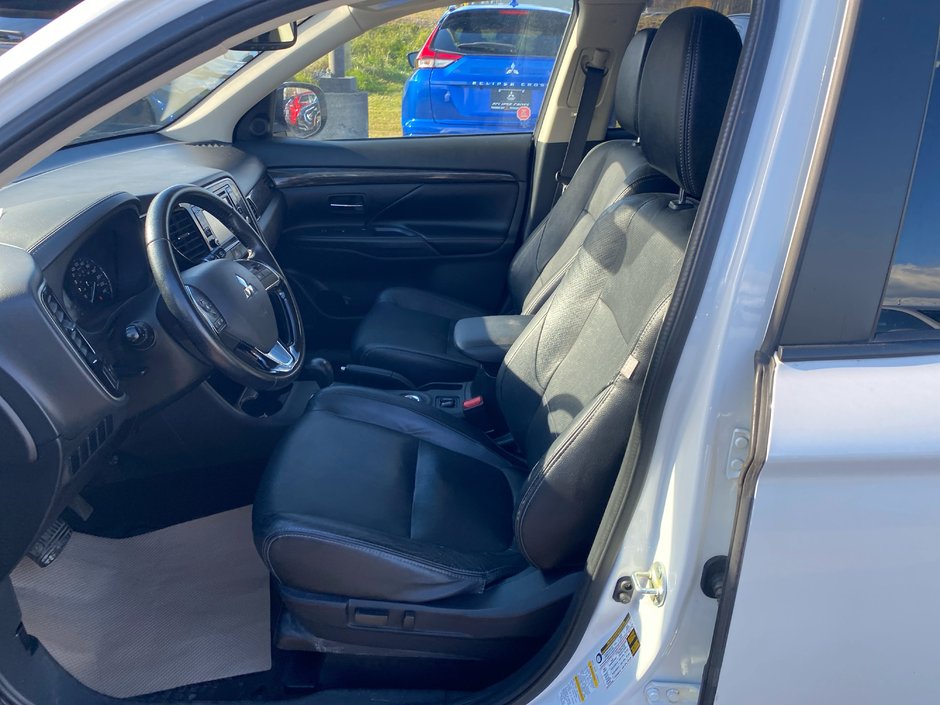 Mitsubishi Outlander ES PREMIUM 2016-8