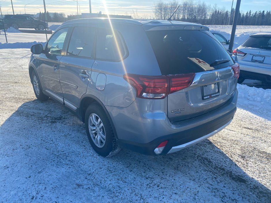 2016 Mitsubishi Outlander SE-5