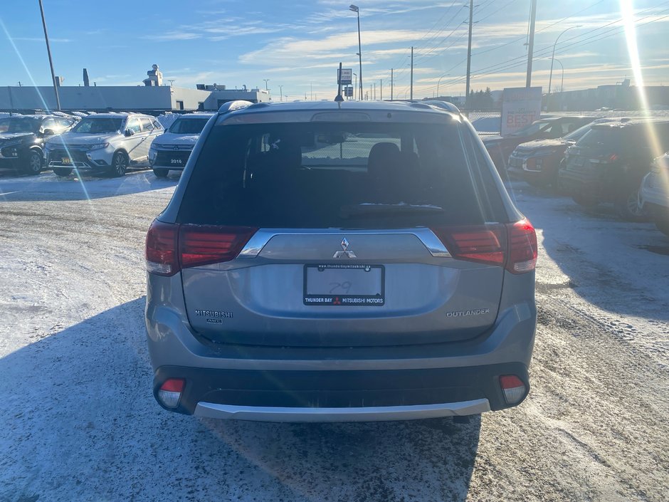 2016 Mitsubishi Outlander SE-4