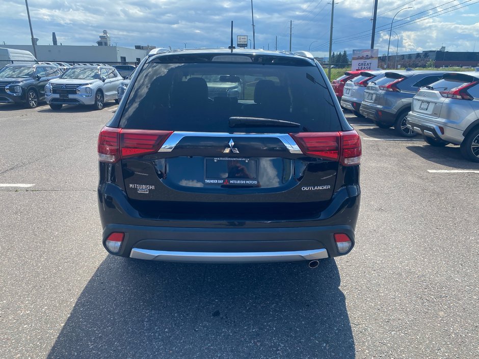 Mitsubishi Outlander ES PREMIUM 2016-3