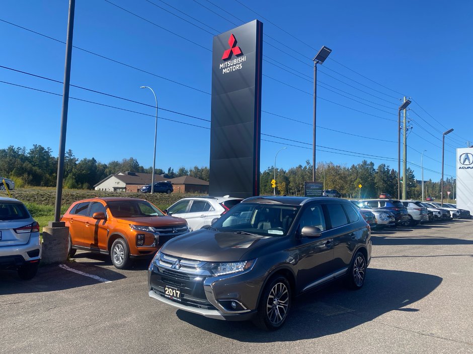 2017 Mitsubishi Outlander ES PREMIUM in Thunder Bay, Ontario - w940px