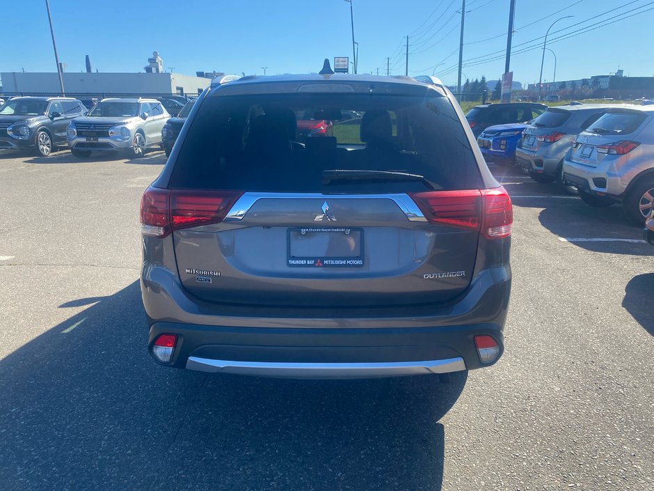Mitsubishi Outlander ES PREMIUM 2017-4