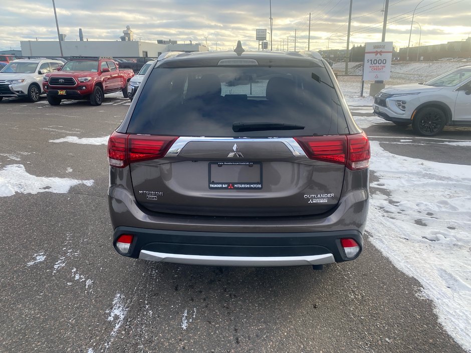 2018 Mitsubishi Outlander SE-4