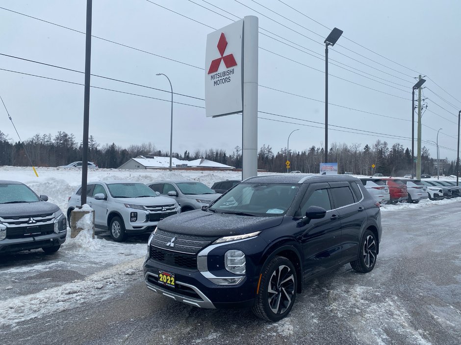 2022 Mitsubishi Outlander LE PREMIUM in Thunder Bay, Ontario - w940px