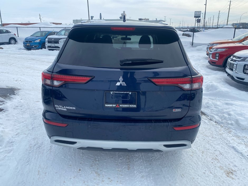 2022 Mitsubishi Outlander SE-4