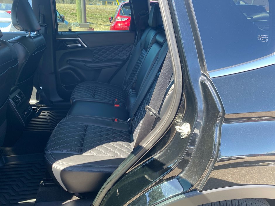 2023 Mitsubishi Outlander GT-7
