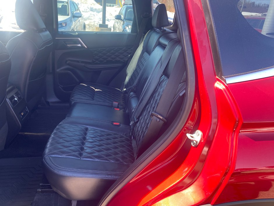 Mitsubishi Outlander GT 2023-6