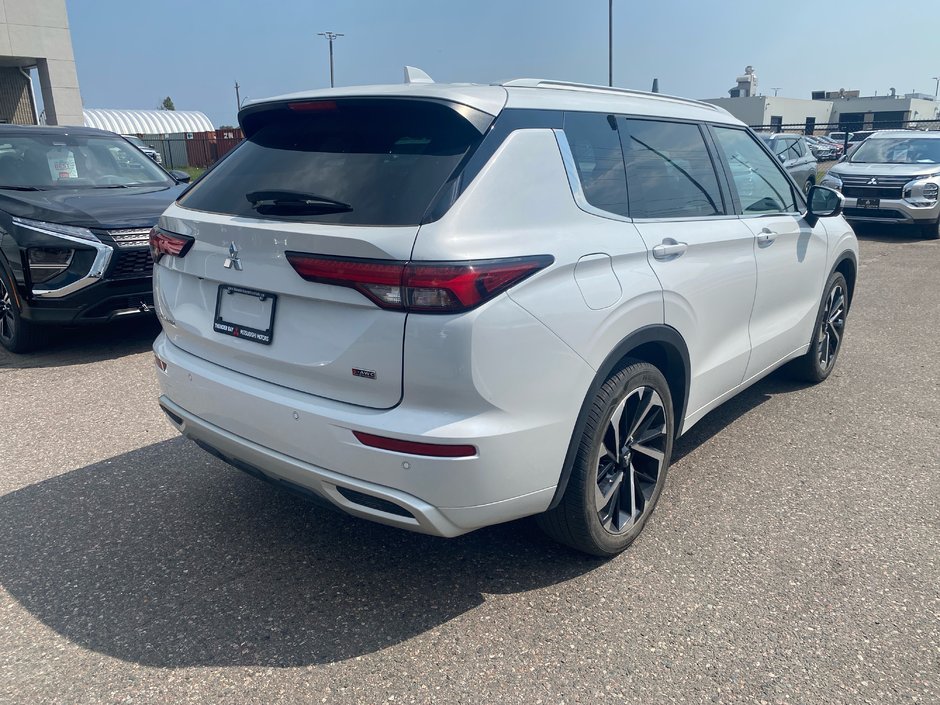 2023 Mitsubishi Outlander GT-3