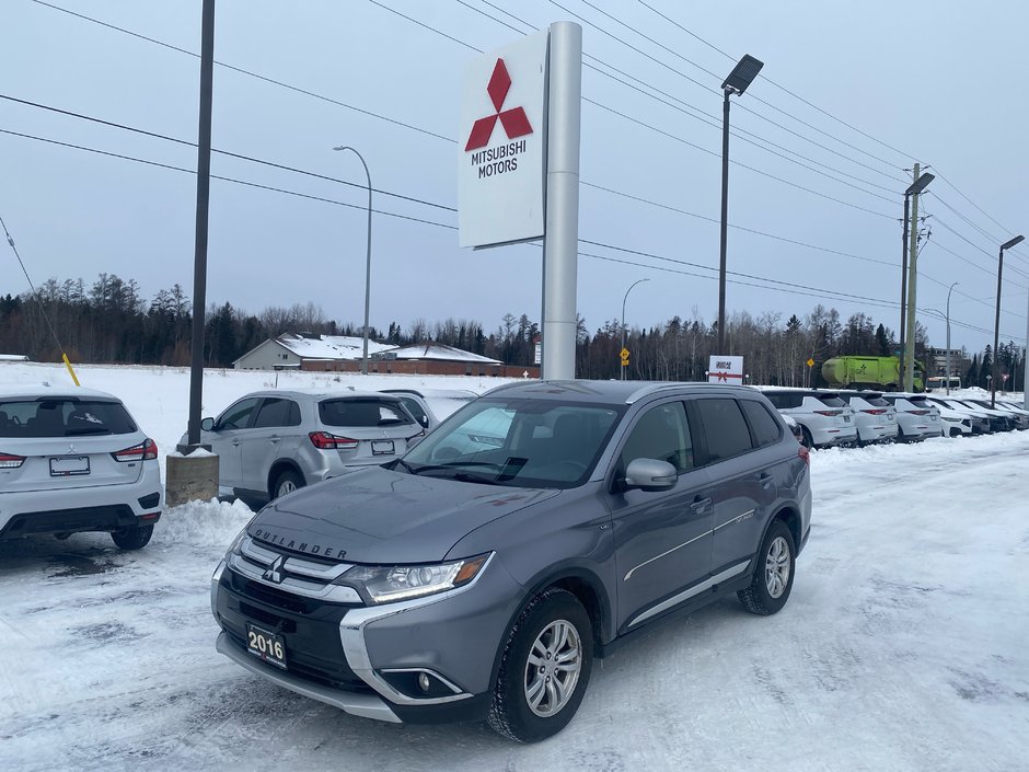 2024 Mitsubishi Outlander SE in Thunder Bay, Ontario - w940px