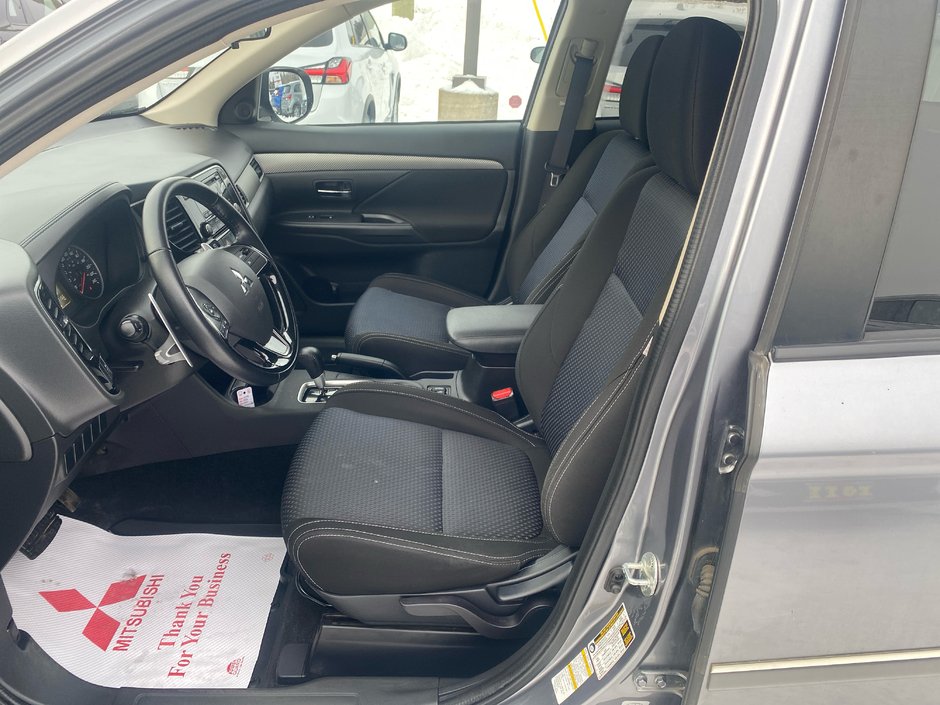 2024 Mitsubishi Outlander SE-8