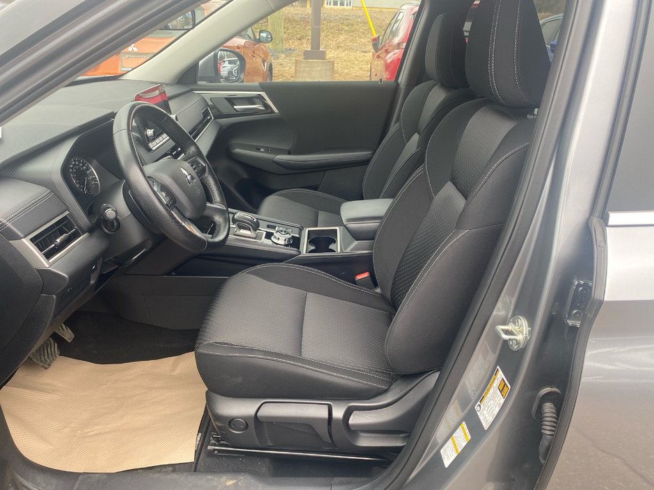 Mitsubishi Outlander SE 2024-8