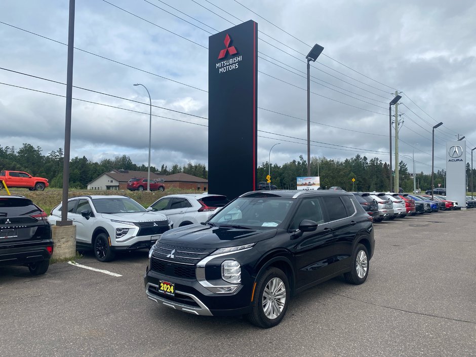 2024 Mitsubishi Outlander SE in Thunder Bay, Ontario - w940px