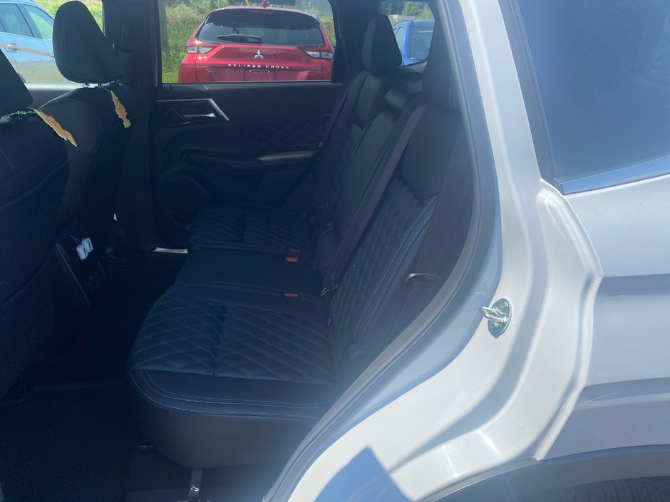 2024 Mitsubishi Outlander SEL-7