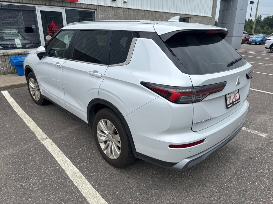 2025 Mitsubishi Outlander SE-1