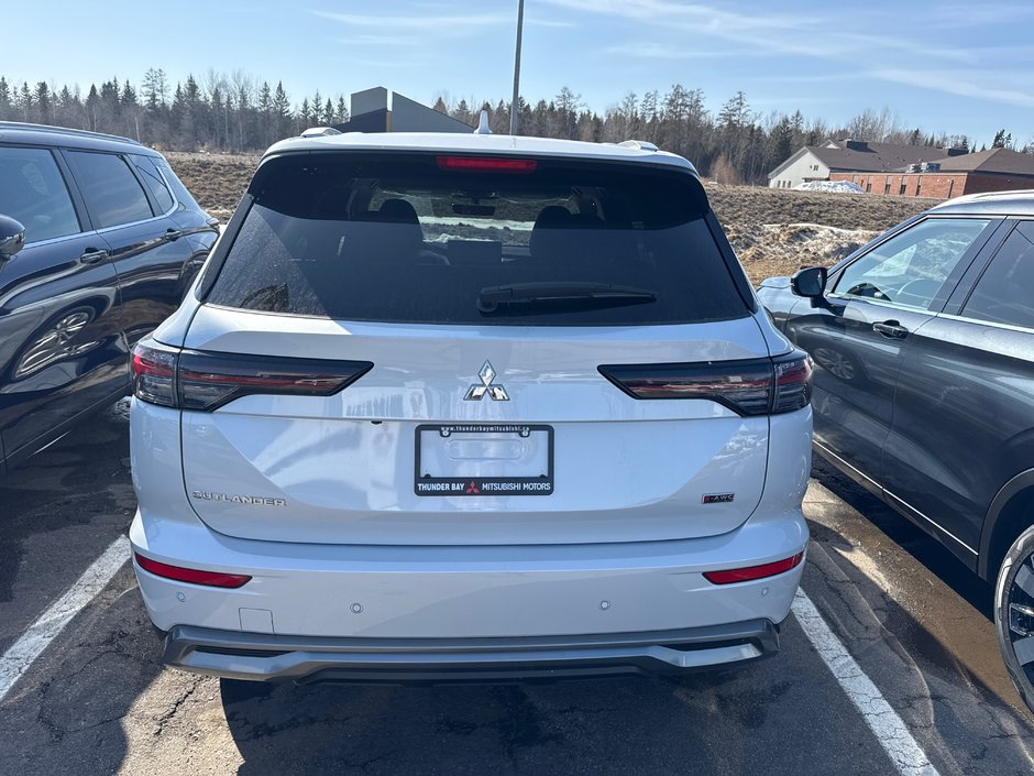 2025 Mitsubishi Outlander SE-2