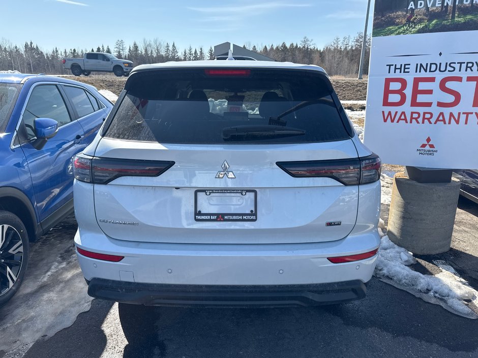 Mitsubishi Outlander ES 2025-2
