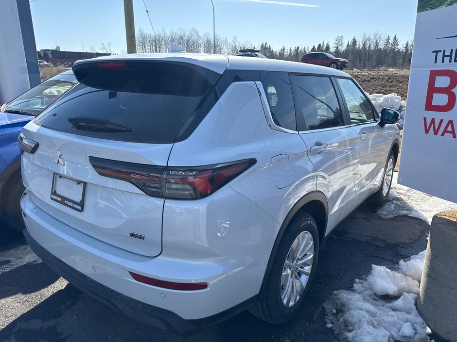 Mitsubishi Outlander ES 2025-3
