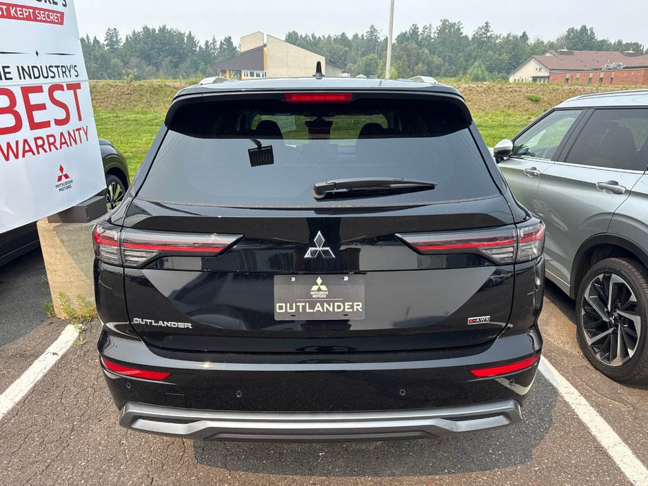 2025 Mitsubishi Outlander SE-6