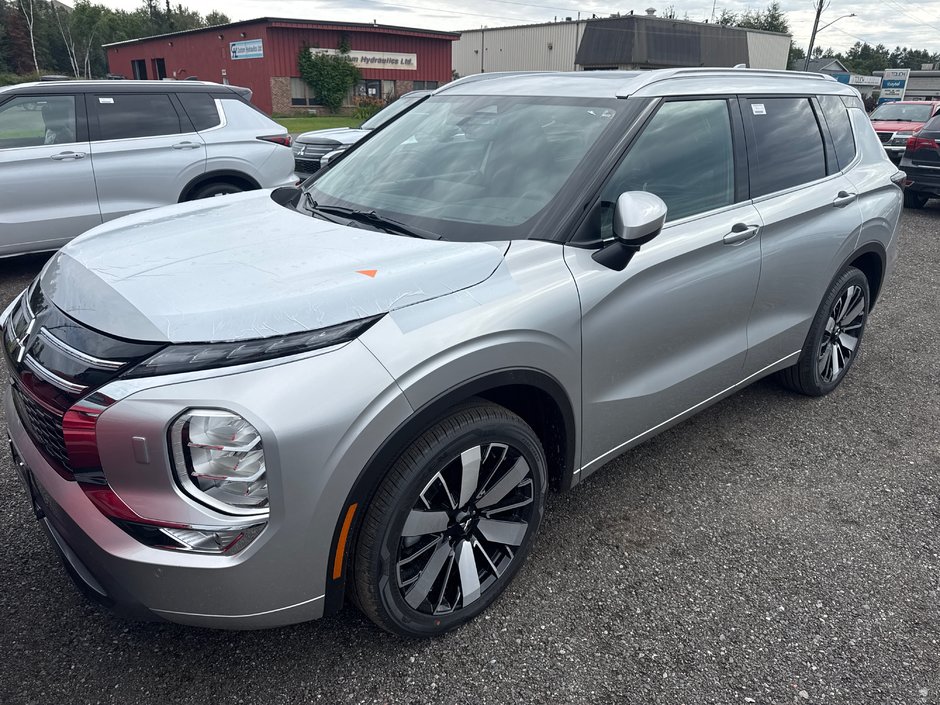 2025 Mitsubishi Outlander-0