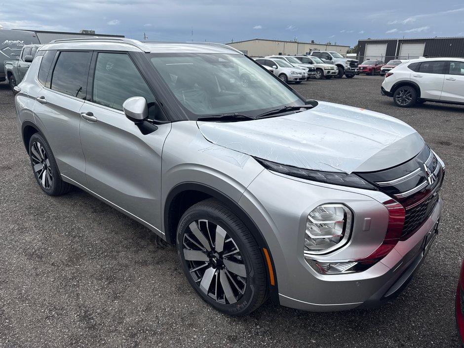 2025 Mitsubishi Outlander-2