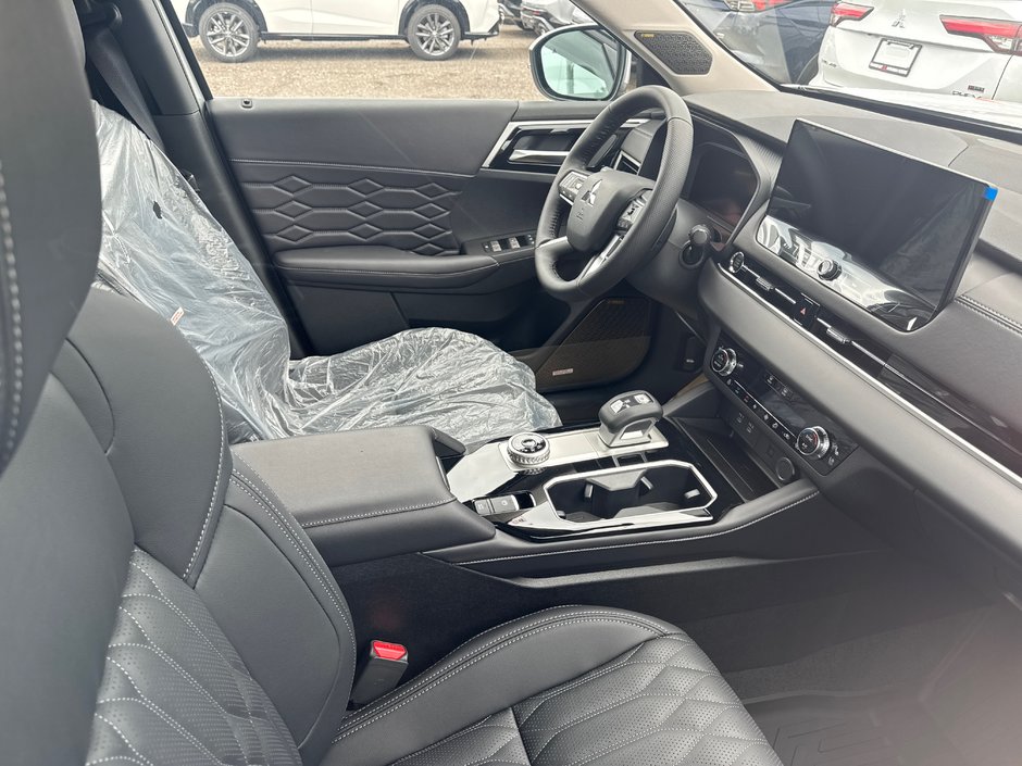 2025 Mitsubishi Outlander-3