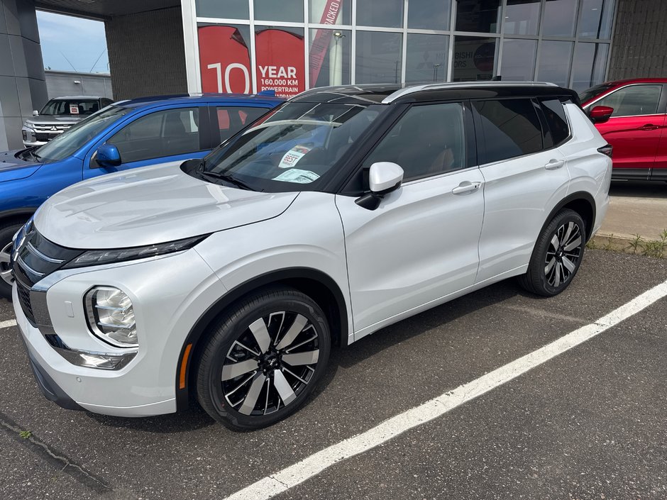 2025 Mitsubishi Outlander-0