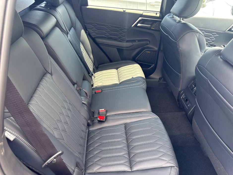 Mitsubishi Outlander  2025-6