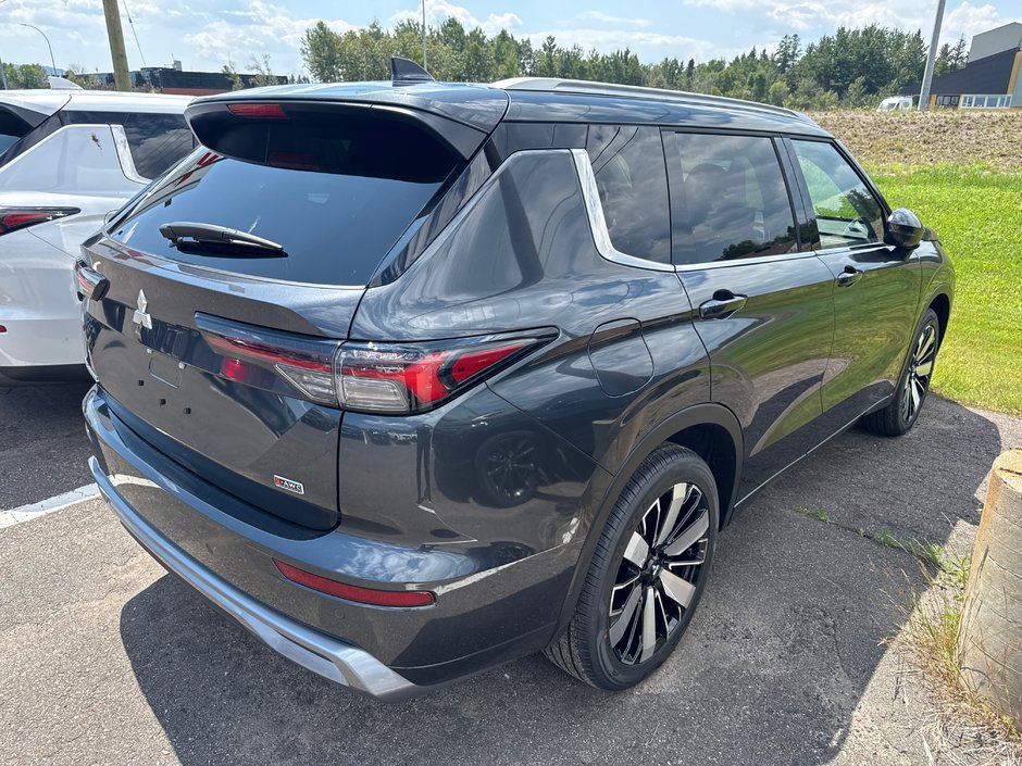 Mitsubishi Outlander  2025-2