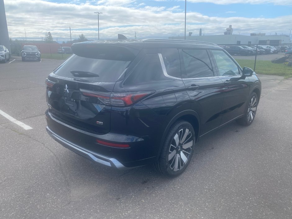 2025 Mitsubishi Outlander-2