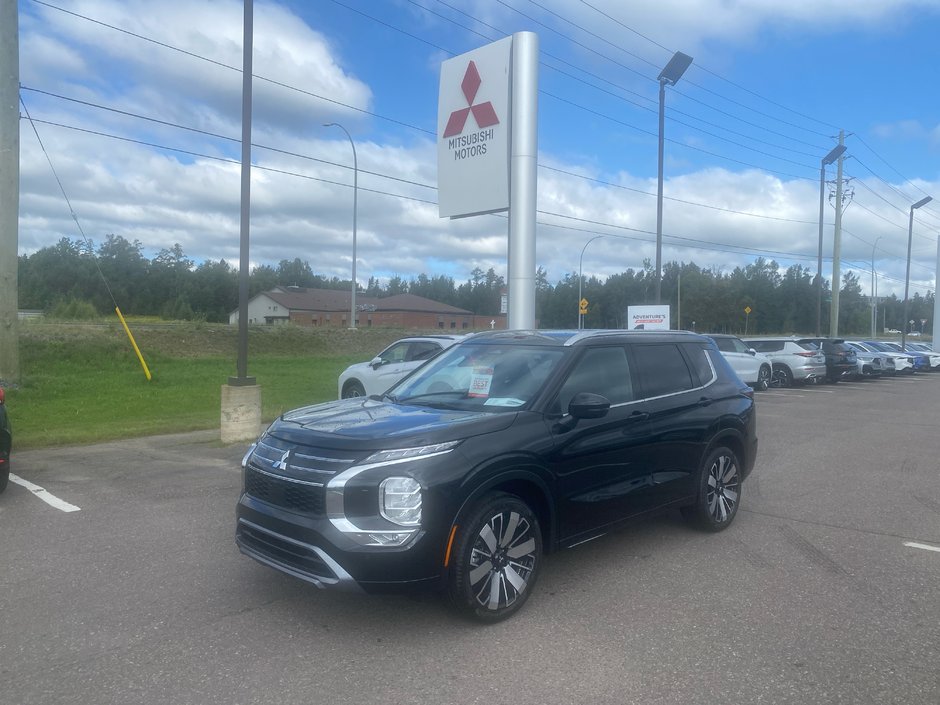 2025 Mitsubishi Outlander-0