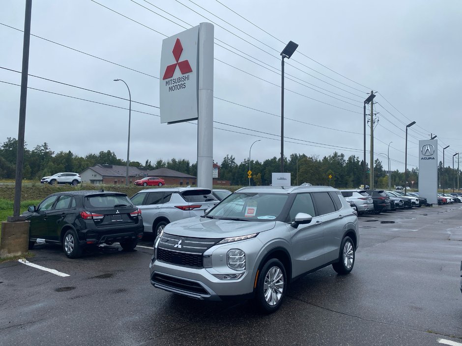 2025 Mitsubishi Outlander SE-0