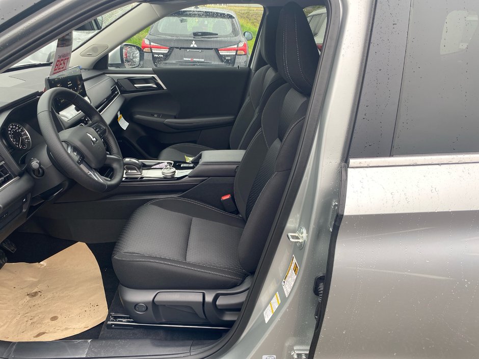 2025 Mitsubishi Outlander SE-6