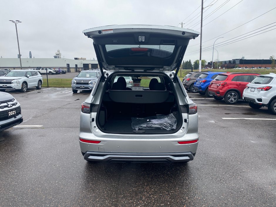 2025 Mitsubishi Outlander SE-4