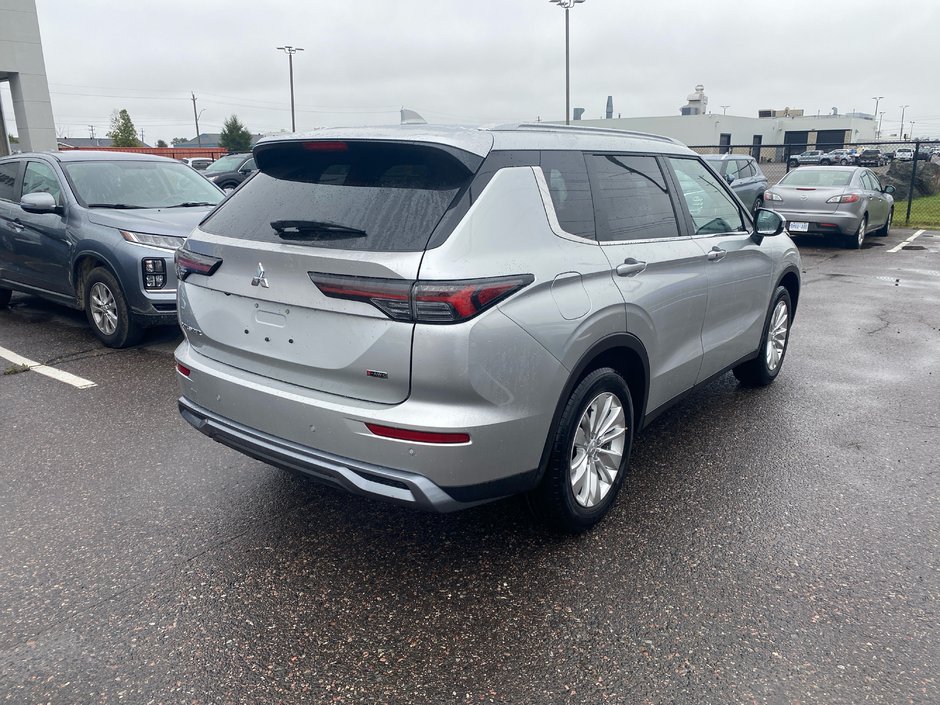2025 Mitsubishi Outlander SE-2