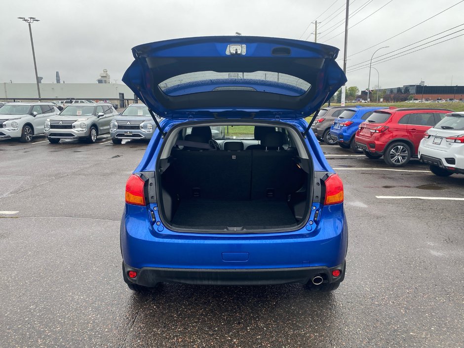 2016 Mitsubishi RVR SE LTD-6