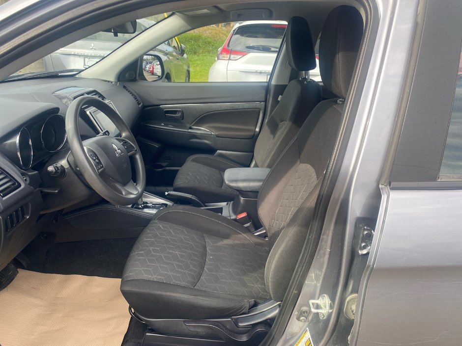 2024 Mitsubishi RVR ES-8