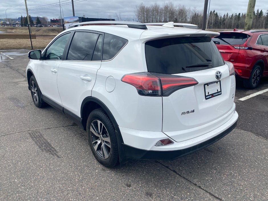 Toyota RAV4 LE 2018-10