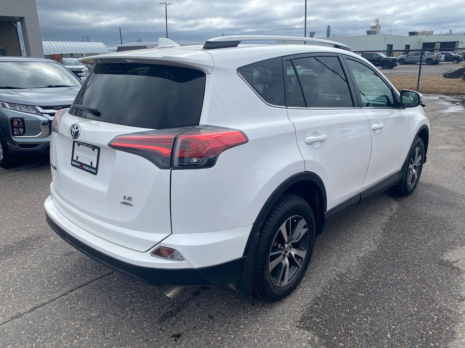 Toyota RAV4 LE 2018-3