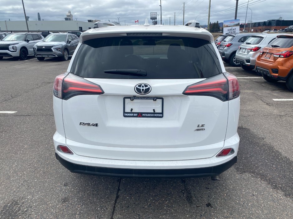 Toyota RAV4 LE 2018-4
