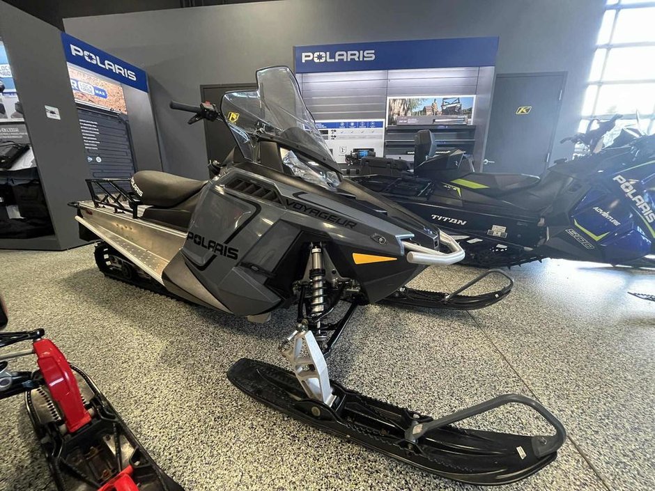 2023 Polaris 550 INDY VOYAGEUR 144 E/S DEMARREUR ELECTRIQUE !